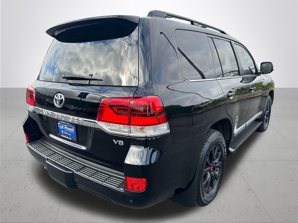 2016 Toyota Land Cruiser Base