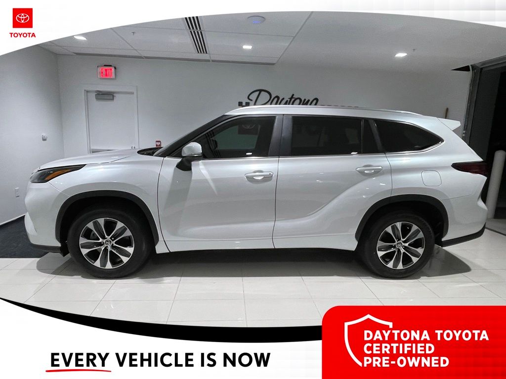 Used 2025 Toyota Highlander SUV