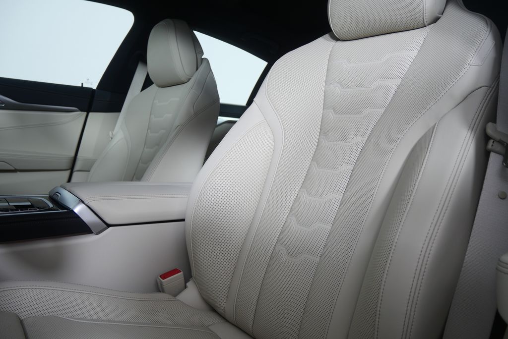 Thumbnail: 2026 BMW 8 Series - 11