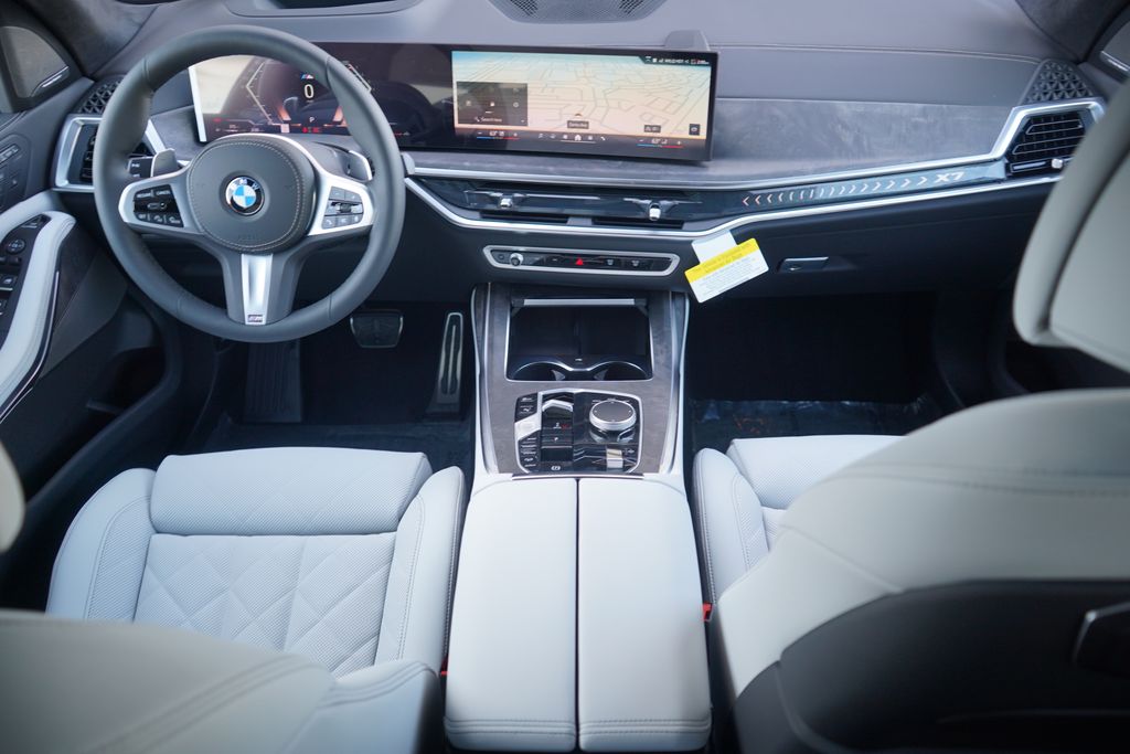 Thumbnail: 2026 BMW X7 - 14