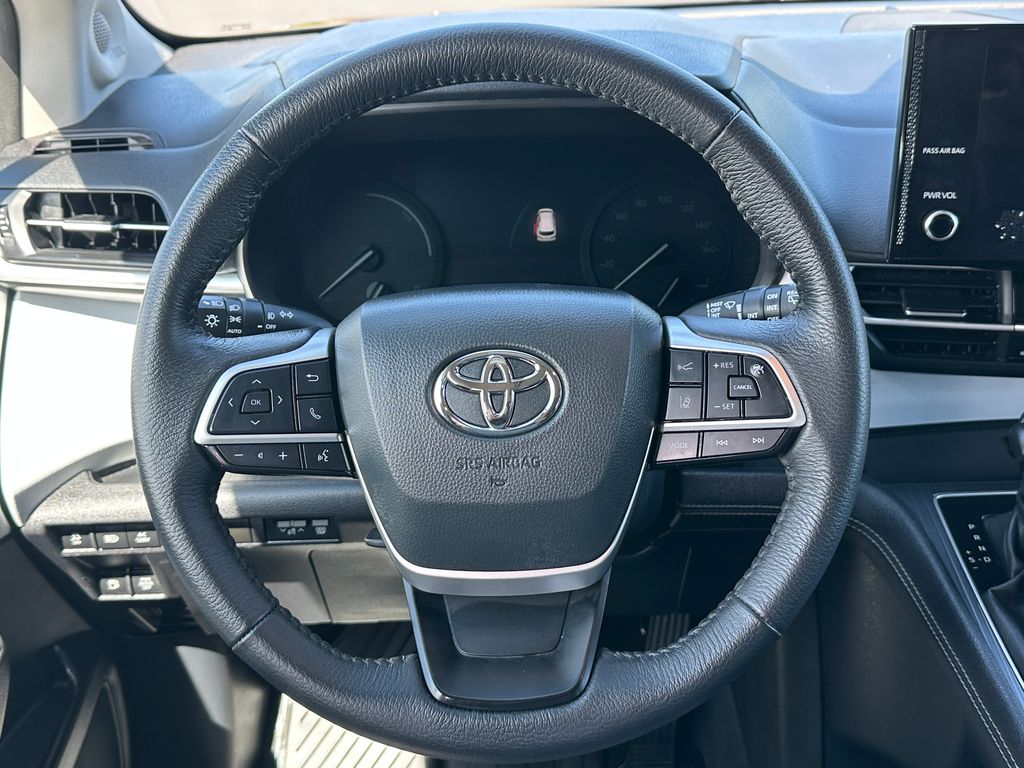 2025 Toyota Sienna XLE