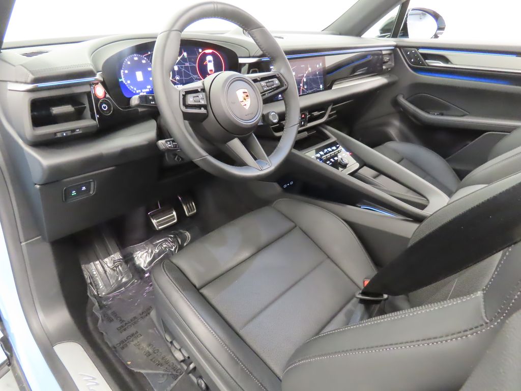 Thumbnail: 2024 Porsche Macan - 4