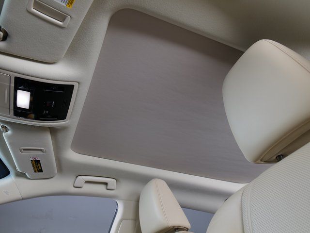 Used 2019 White Lexus 450h image 23