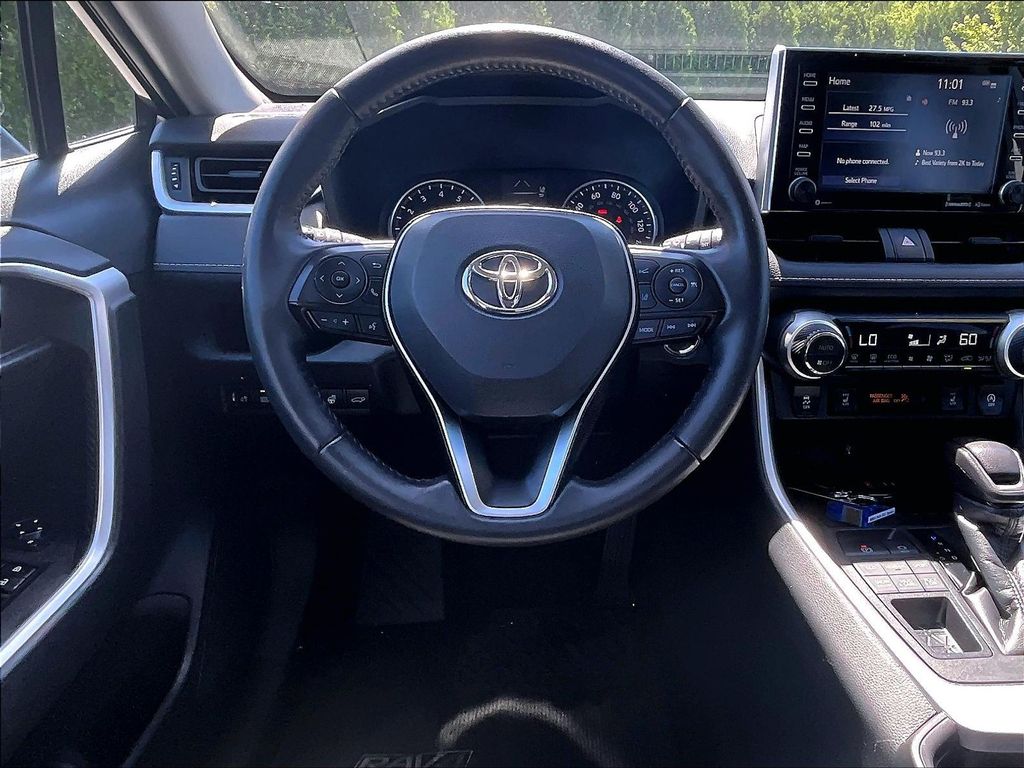 2021 Toyota RAV4 — photo 17