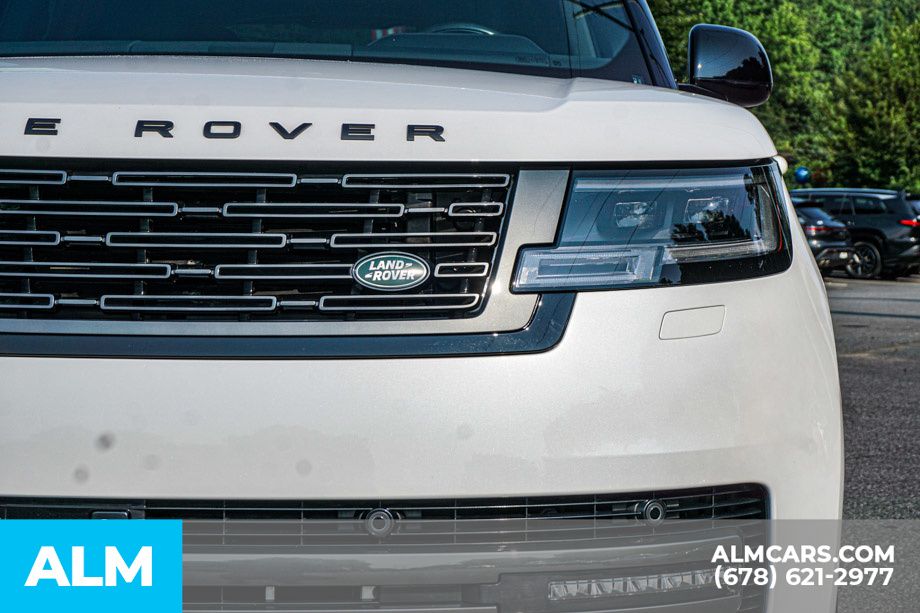 Used 2024 White Land Rover SE image 11