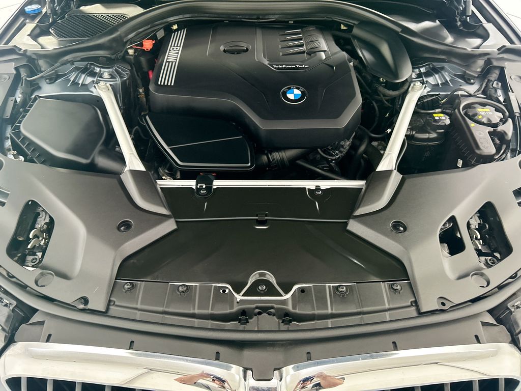 Thumbnail: 2022 BMW 5 Series - 28