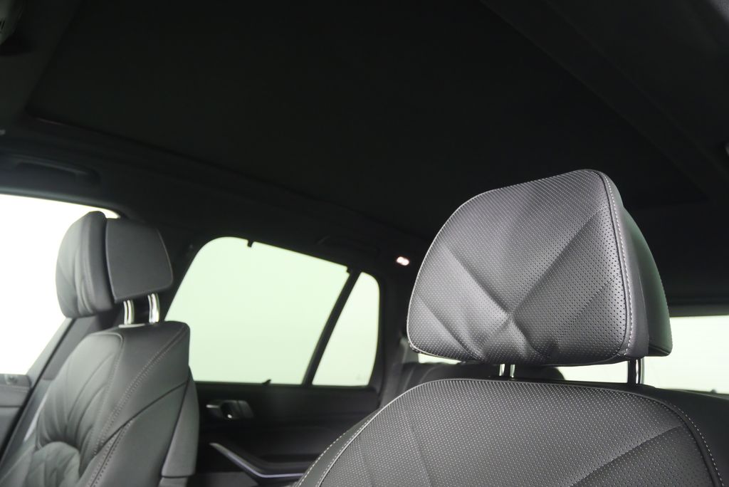 Thumbnail: 2026 BMW X5 - 11