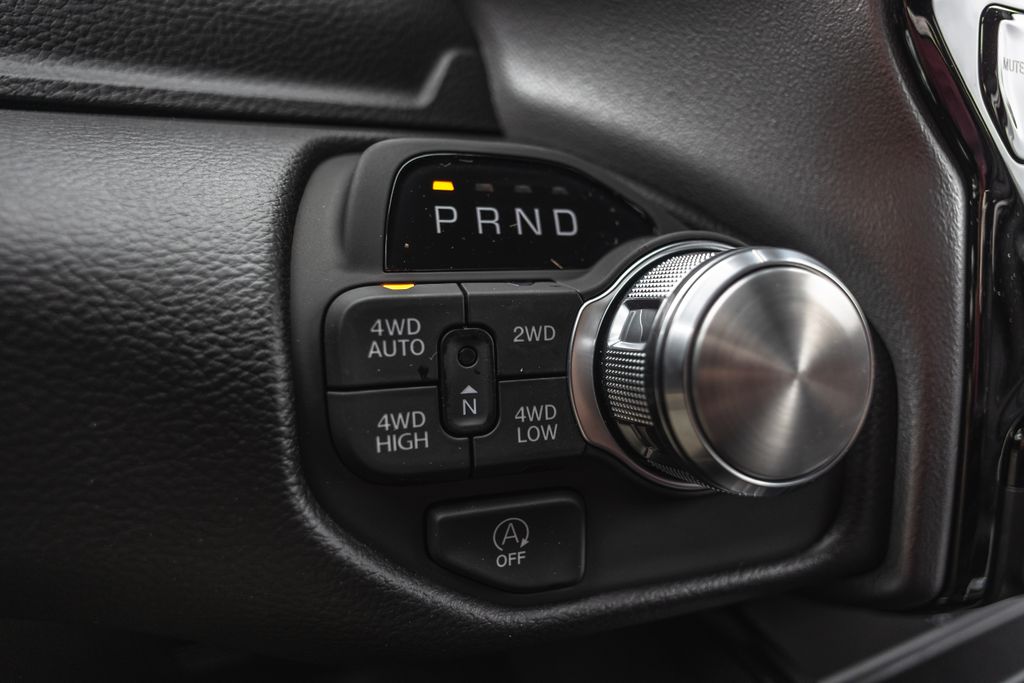 2026 Ram 1500 Laramie thumbnail 19