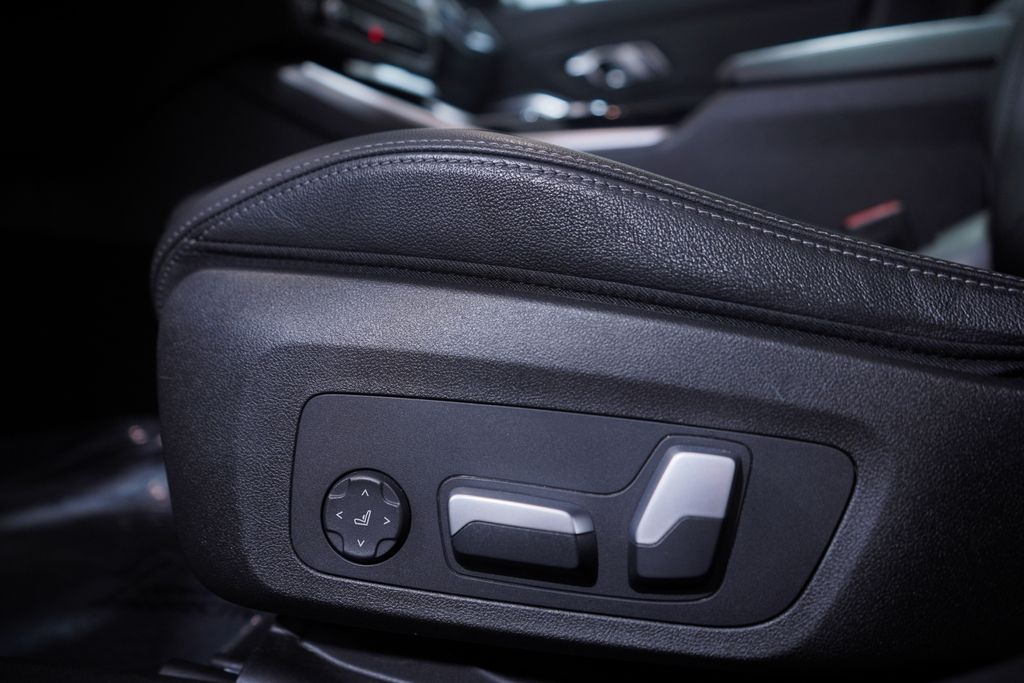 Thumbnail: 2023 BMW 3 Series - 18