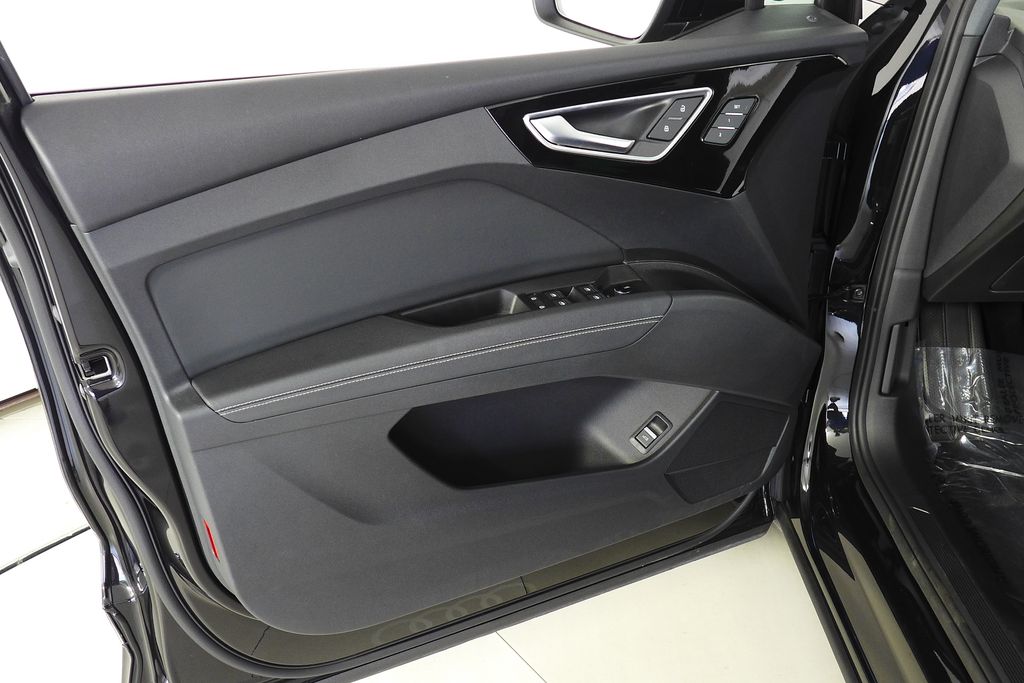 Thumbnail: 2023 Audi Q4 e-tron - 11