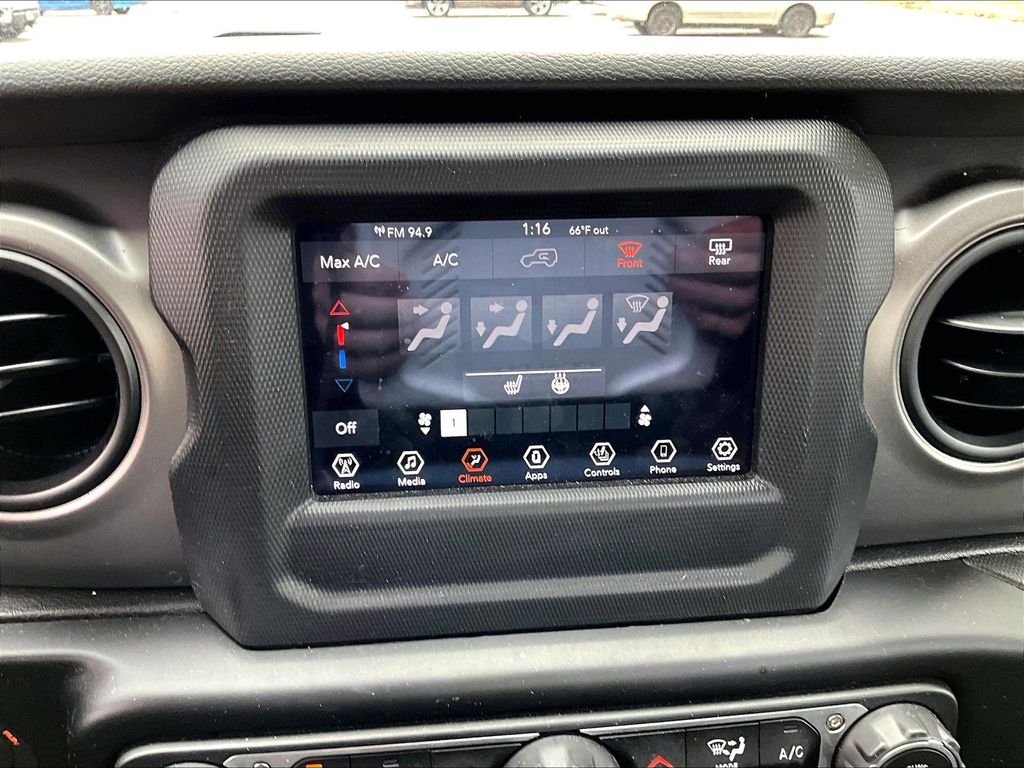 2023 Jeep Wrangler — photo 19