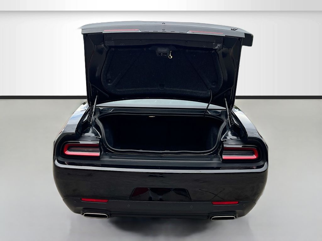 Used 2022 Black Dodge SXT image 27
