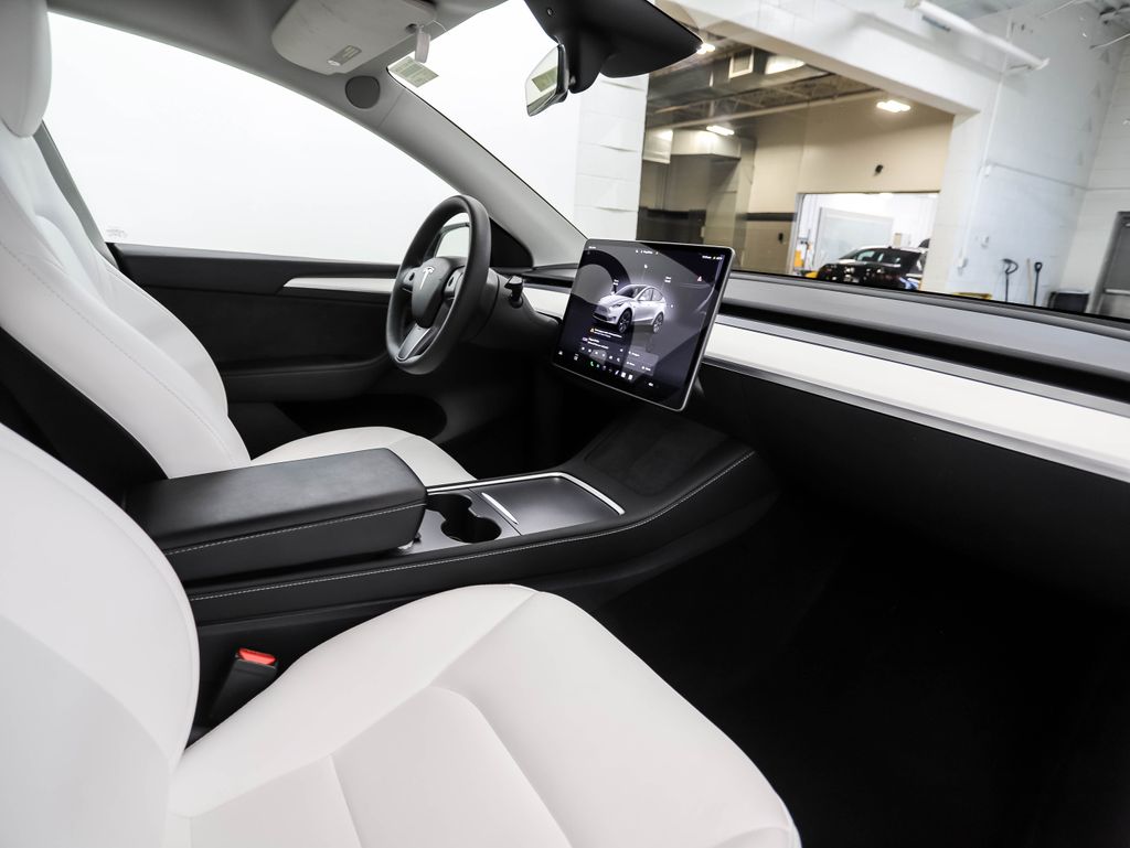 Thumbnail: 2024 Tesla Model Y - 27