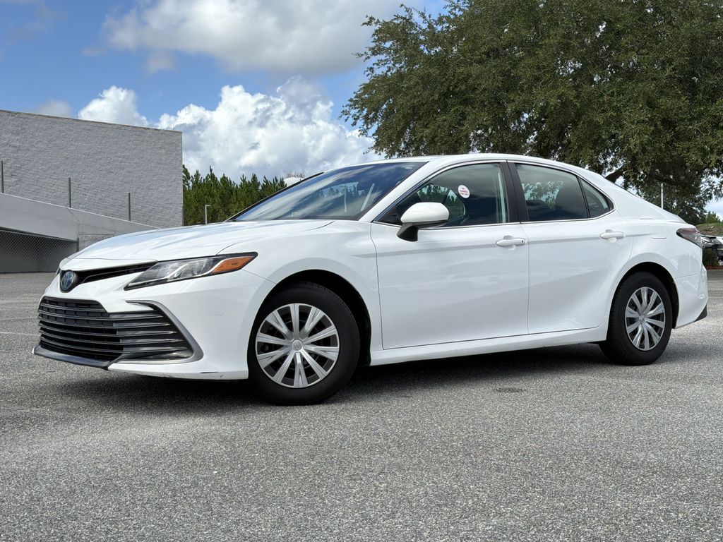 2022 Toyota Camry Hybrid LE FWD
