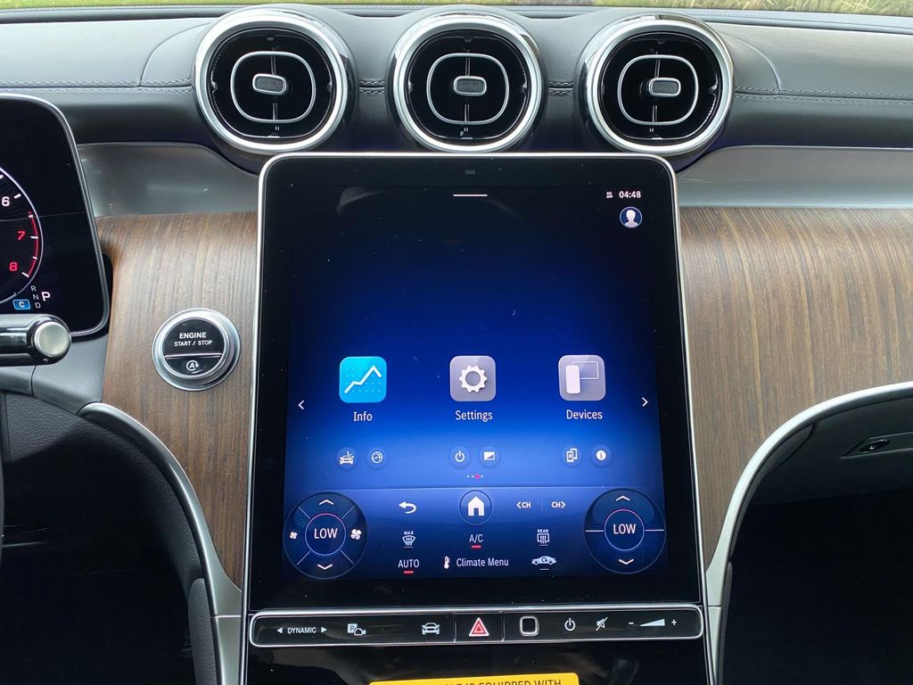 Thumbnail: 2025 Mercedes-Benz GLC - 32