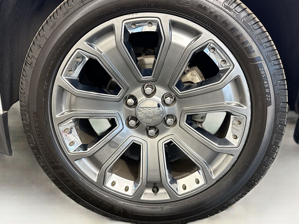 Thumbnail: 2015 GMC Yukon - 32