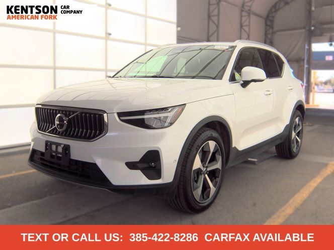 2025 Volvo XC40 B5 Plus Bright Theme AWD
