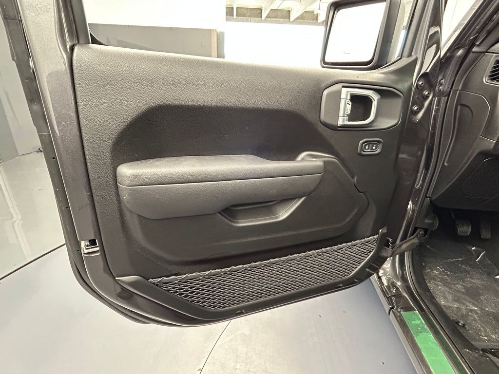 New 2026 Granite Crystal Metallic Clearcoat Jeep Sport image 17