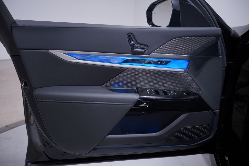 Thumbnail: 2026 BMW i7 - 17