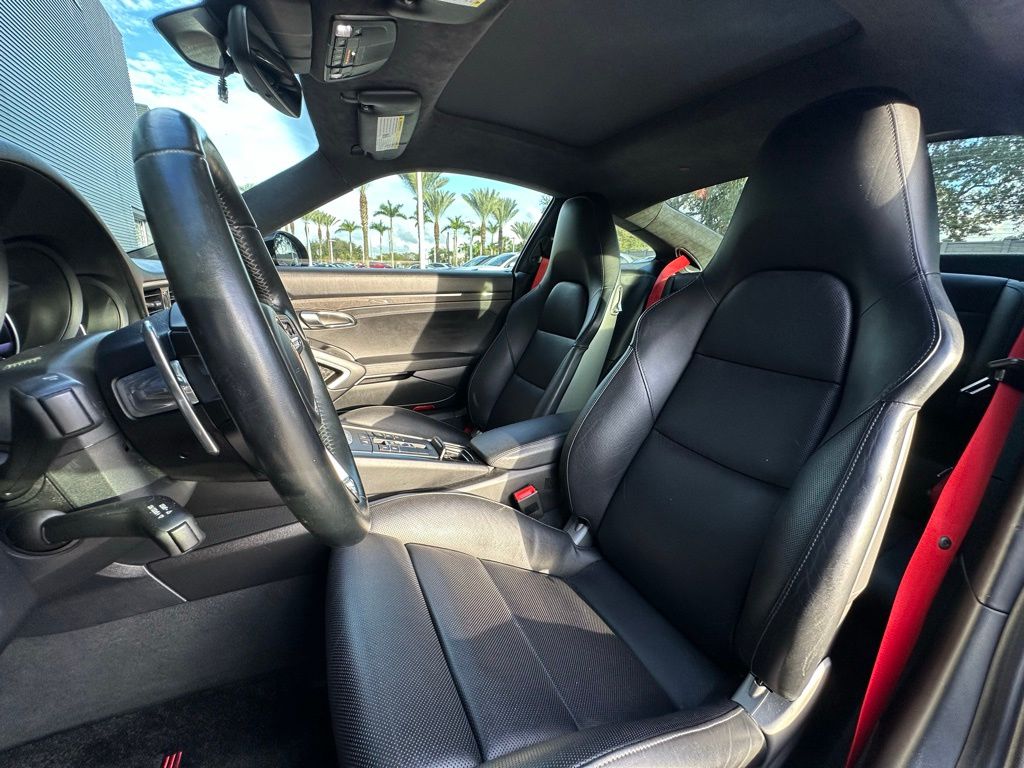 Thumbnail: 2017 Porsche 911 - 5