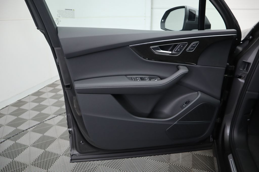 2025 Audi Q7  26