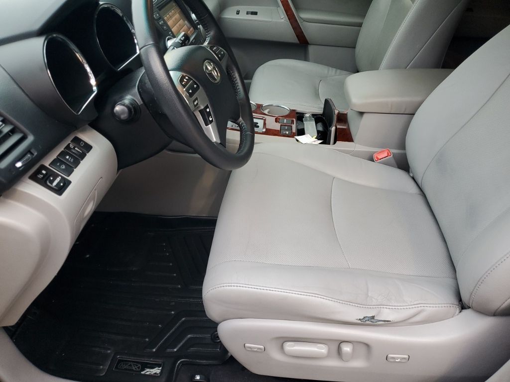 Used Car 2012 Toyota Highlander  Limited For Sale Under $12,000 In Austin, Texas