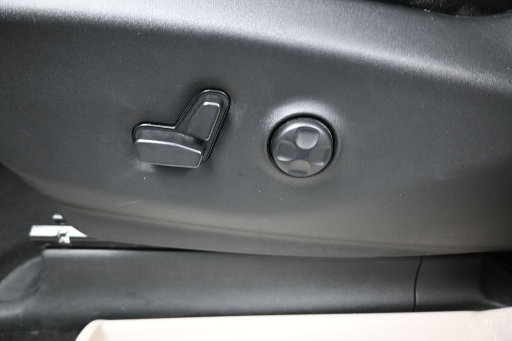 Used 2024 Chrysler Pacifica Van
