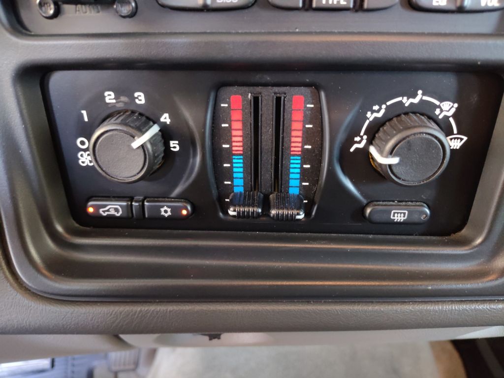 Used Car 2004 Chevrolet Tahoe  Ls For Sale In Austin, Texas