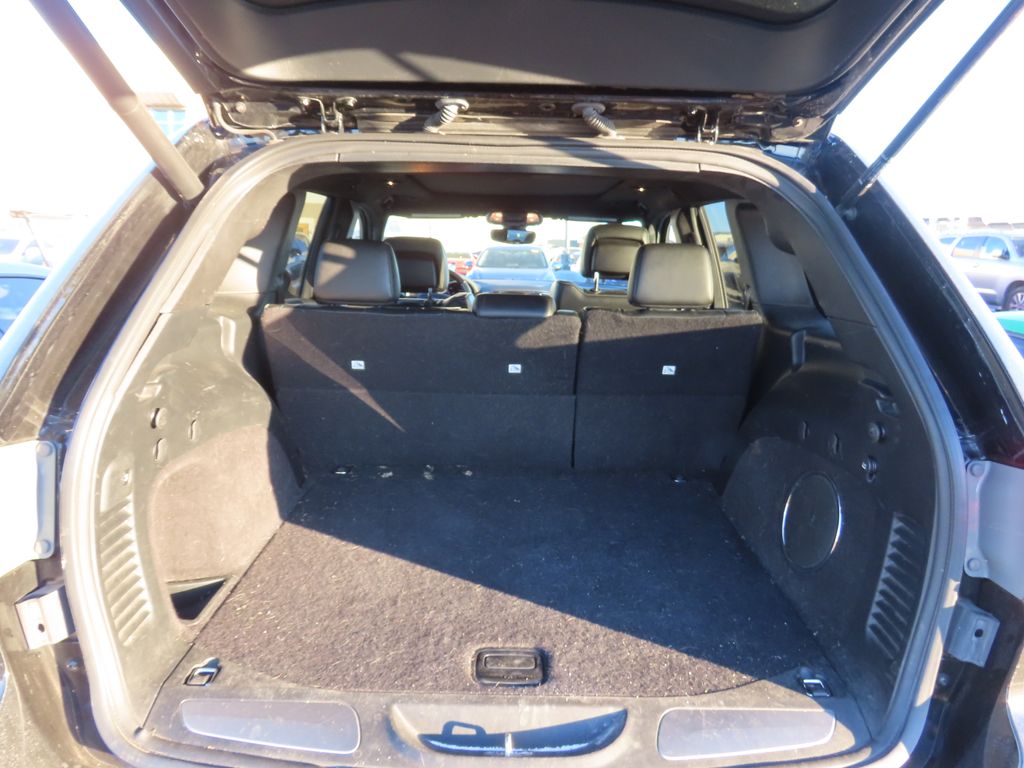 Thumbnail: 2020 Jeep Grand Cherokee - 12