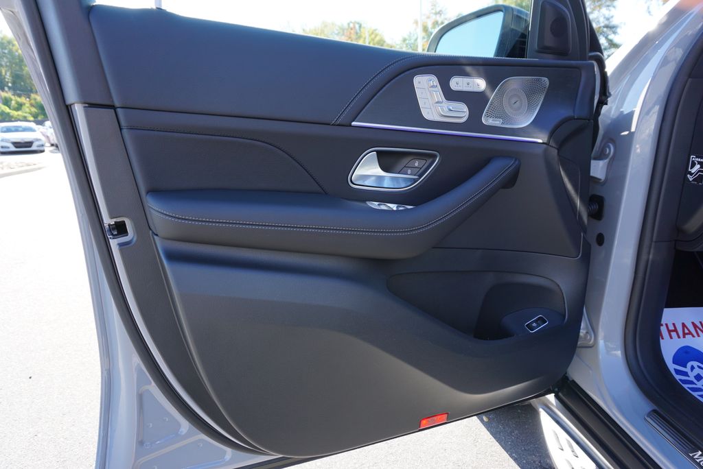 Thumbnail: 2026 Mercedes-Benz GLE - 22