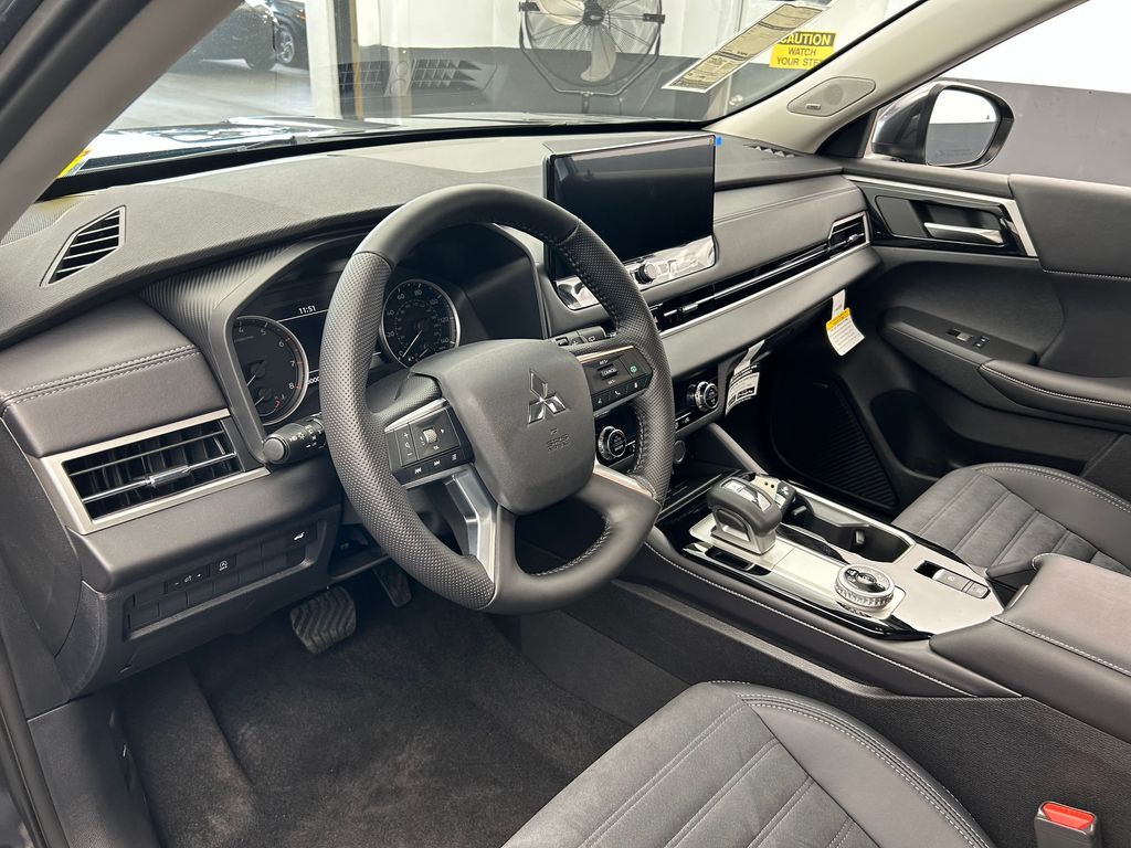 New 2026 Graphite Gray Mitsubishi SE image 10