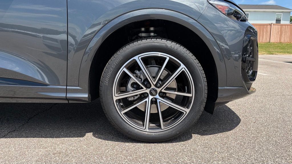Thumbnail: 2026 Audi Q5 - 11