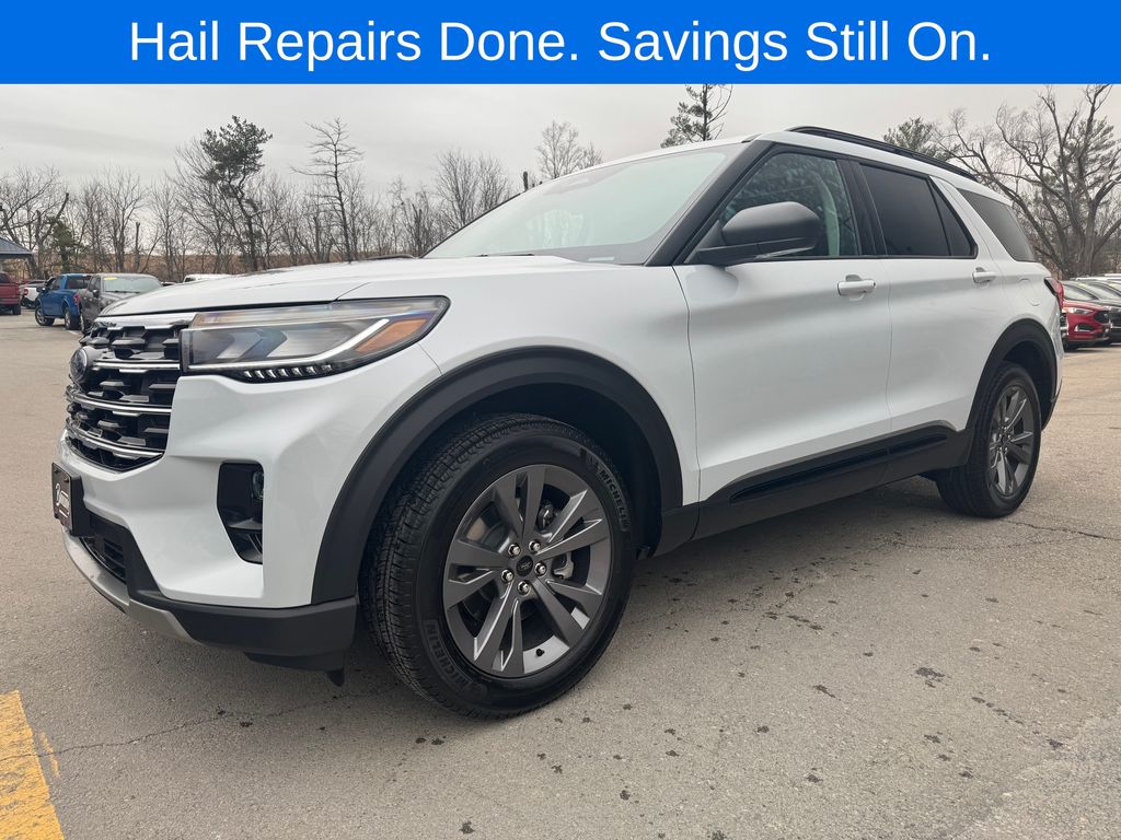 Space White Metallic 2026 Ford Explorer SUV / Crossover All-Wheel Drive Automatic