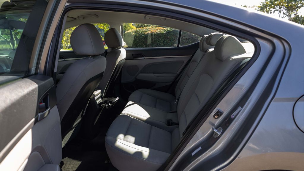 Used 2017 Hyundai Elantra SE 4D Sedan