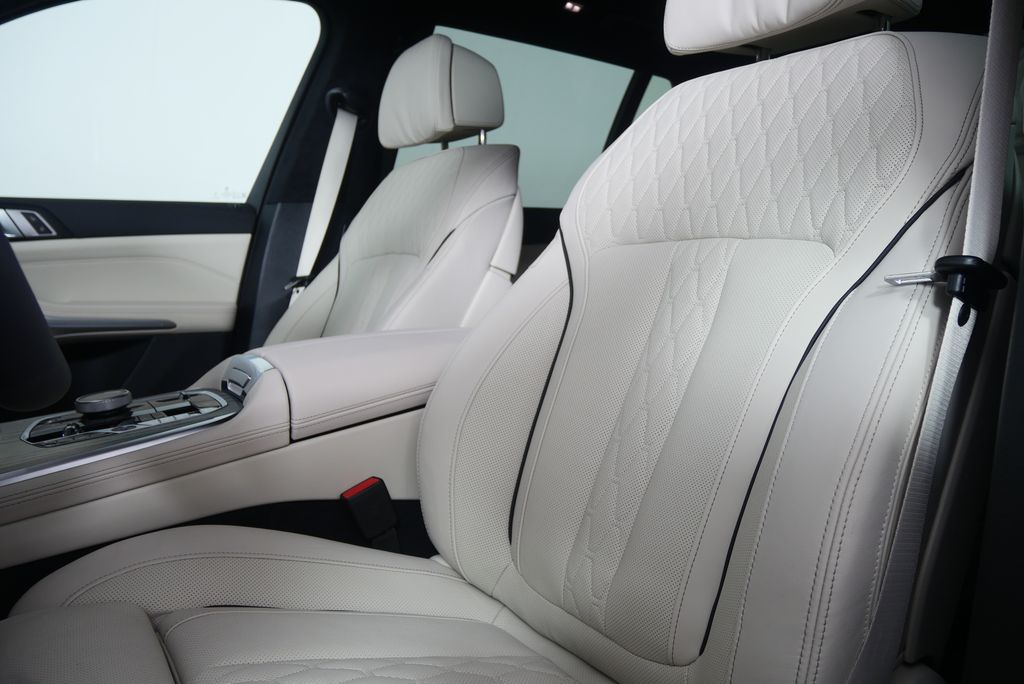 Thumbnail: 2026 BMW X7 - 11