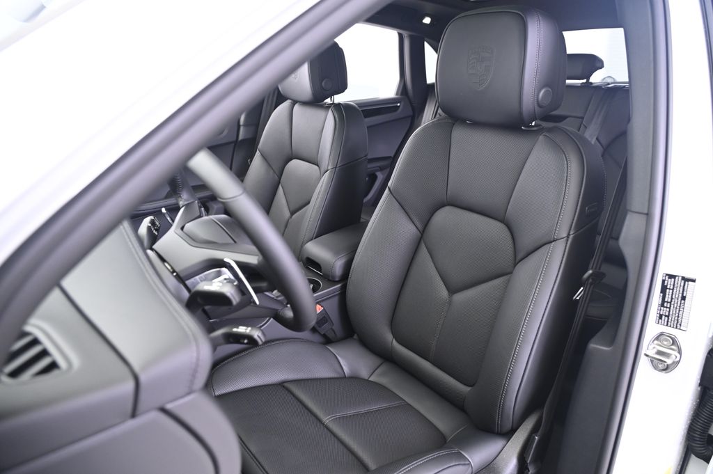 Thumbnail: 2025 Porsche Macan - 5