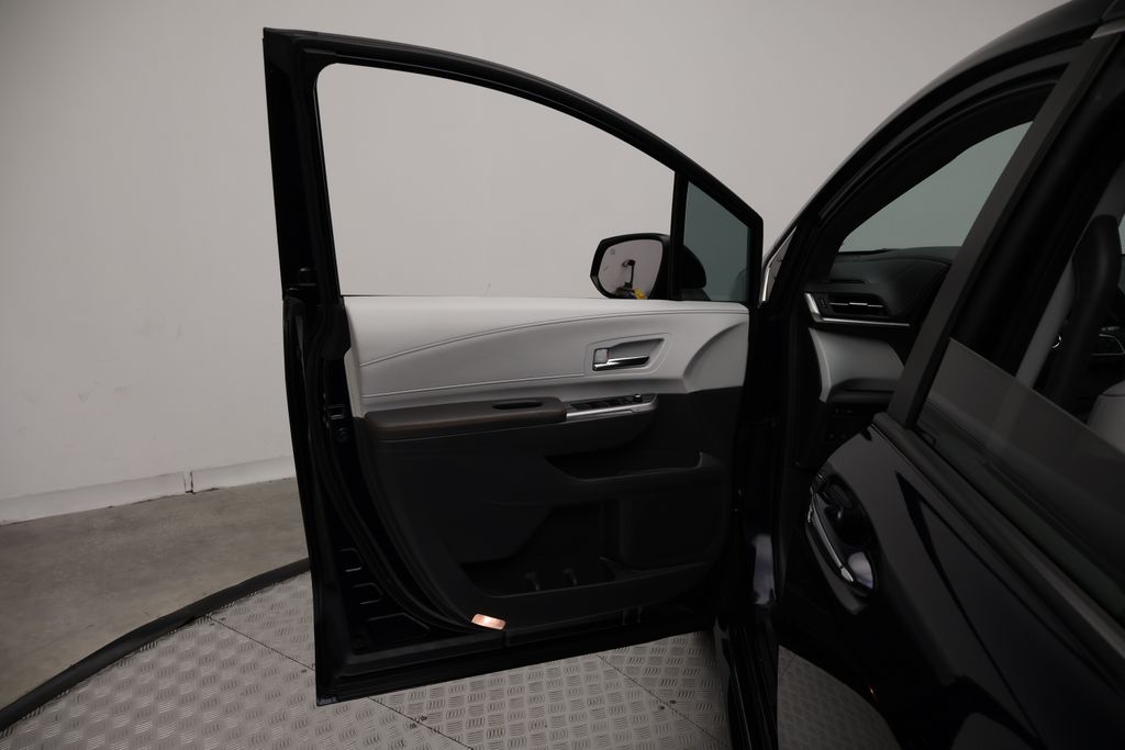 Thumbnail: 2024 Toyota Sienna - 16