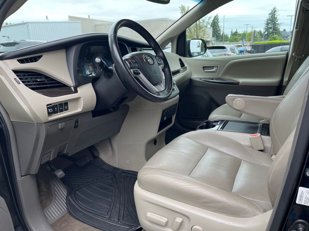 2017 Toyota Sienna XLE