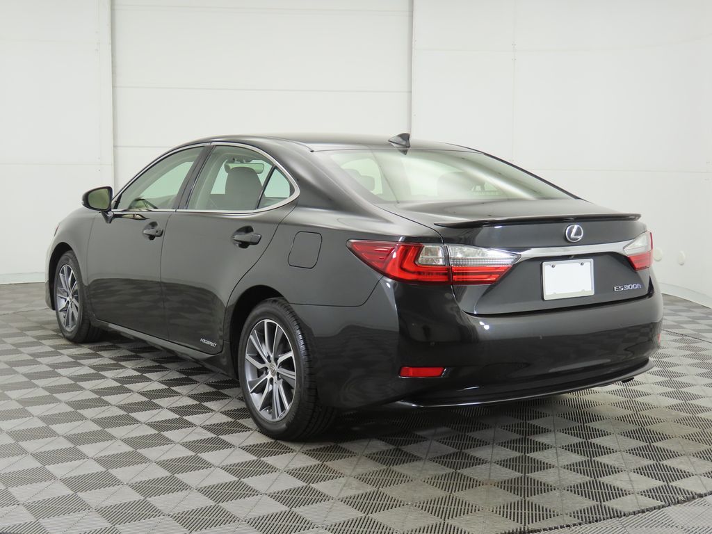 2016 Lexus ES Hybrid 300h 7