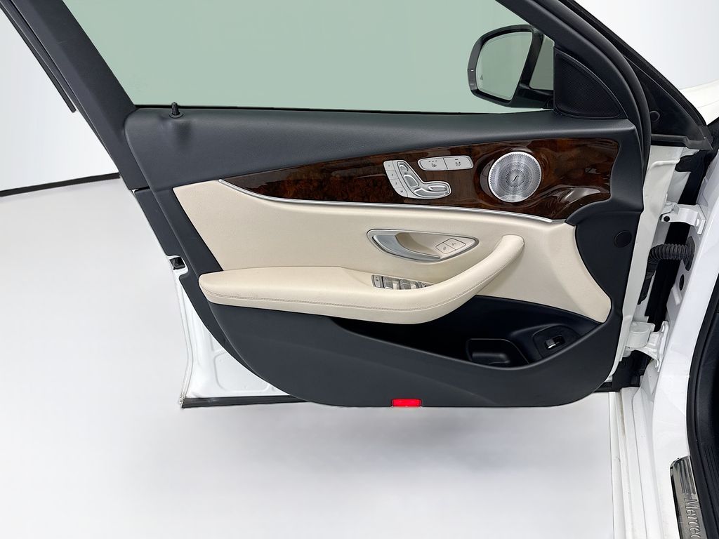 Thumbnail: 2019 Mercedes-Benz E-Class - 23
