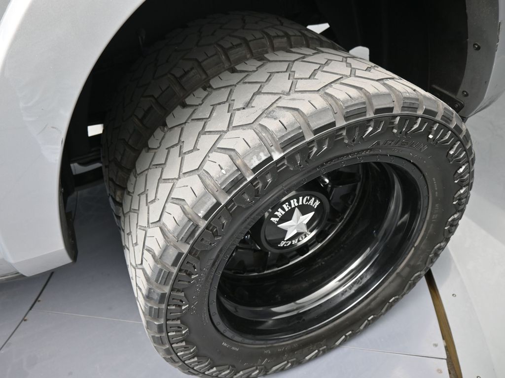 Used 2024 Billet Silver Metallic Clearcoat Ram Limited image 33