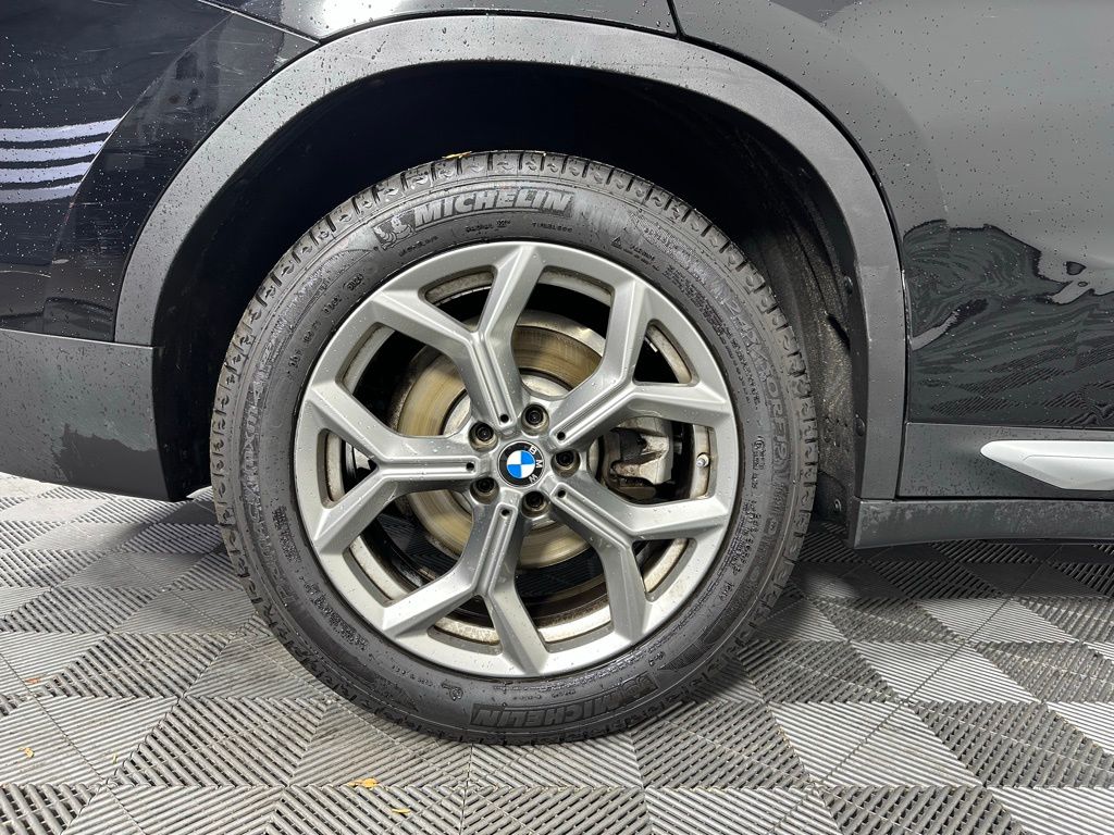 Thumbnail: 2023 BMW X4 - 12