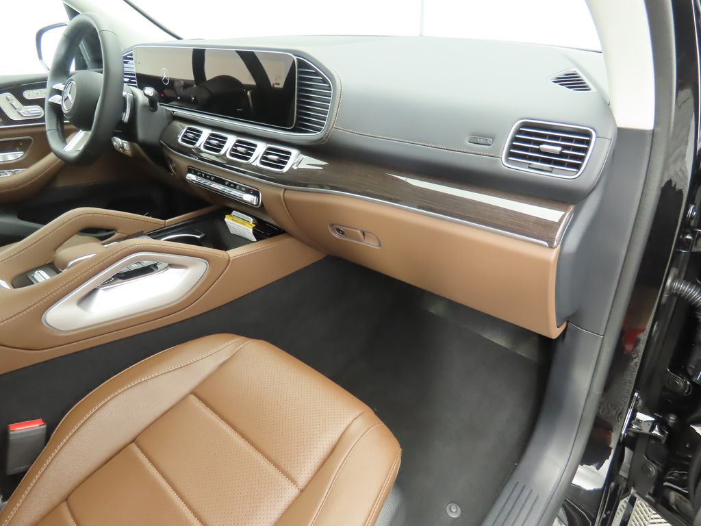 2025 Mercedes-Benz GLS 450 4MATIC 18