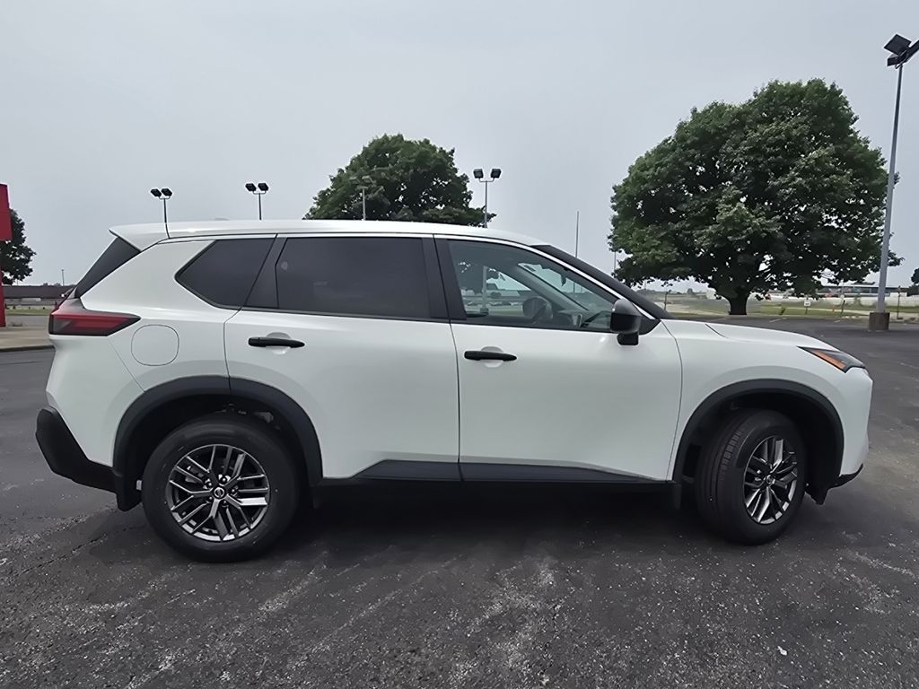 Used 2021 White Nissan S image 15