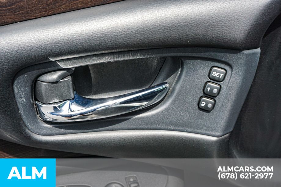 Used 2020 White Nissan Platinum image 51