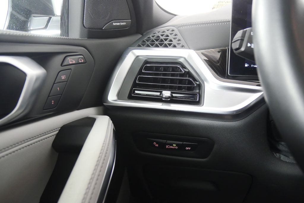 Thumbnail: 2025 BMW X6 - 21