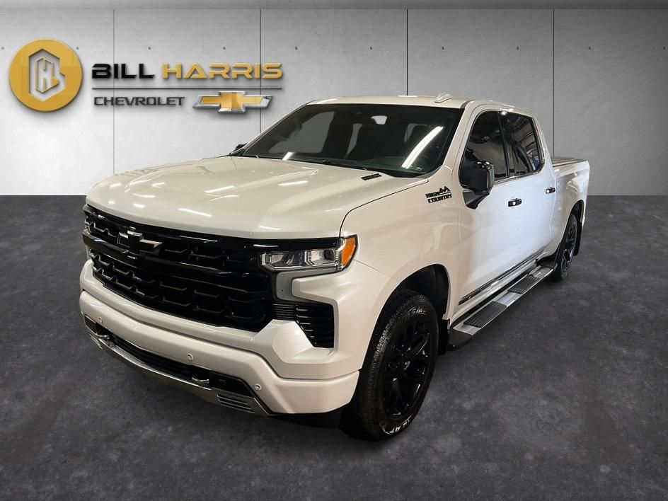 White (Iridescent Pearl Tricoat) 2022 Chevrolet Silverado 1500 Pickup Truck Four-Wheel Drive Automatic