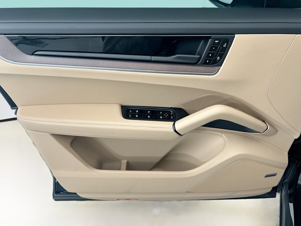 Thumbnail: 2026 Porsche Cayenne - 24