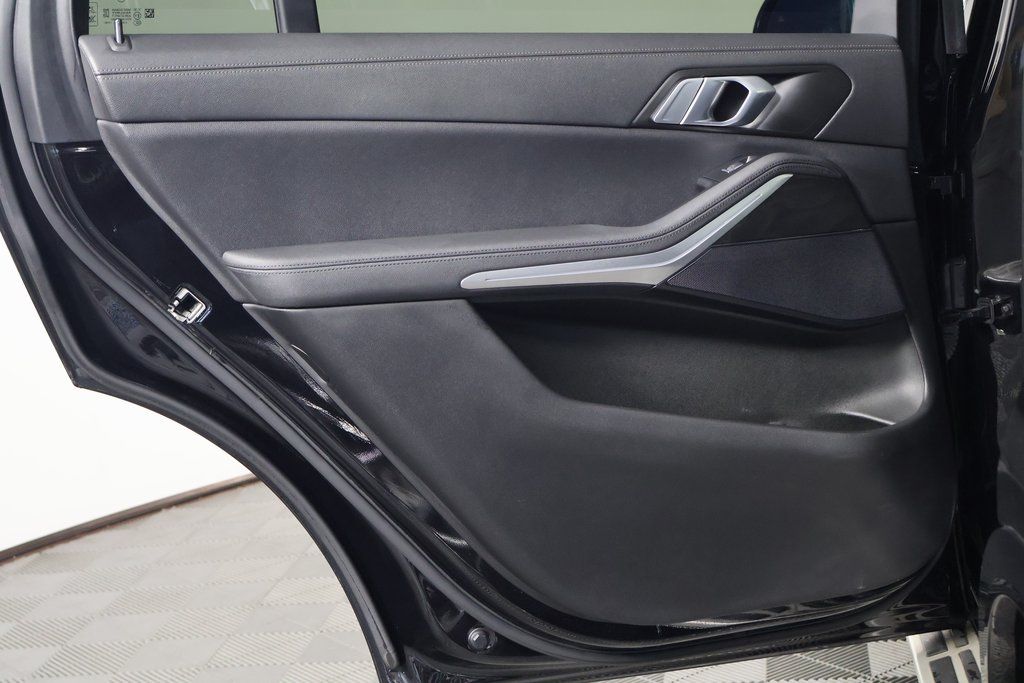 Thumbnail: 2021 BMW X7 - 14