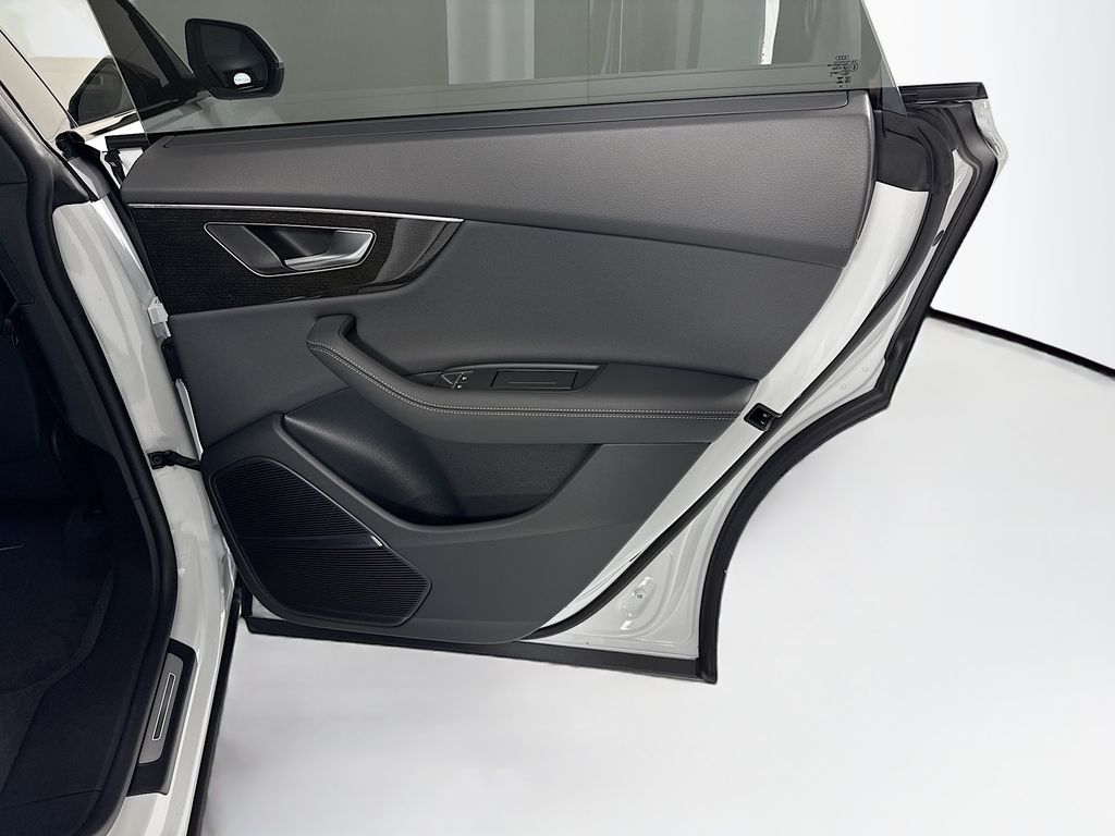 Thumbnail: 2026 Audi Q8 - 29